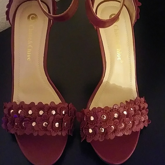 Maroon Chase & Chloe Heels - Picture 2 of 4